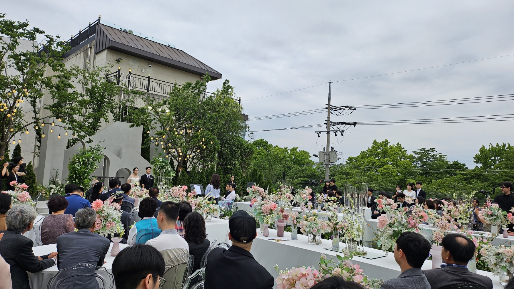 륜웨딩 야외 버진로드