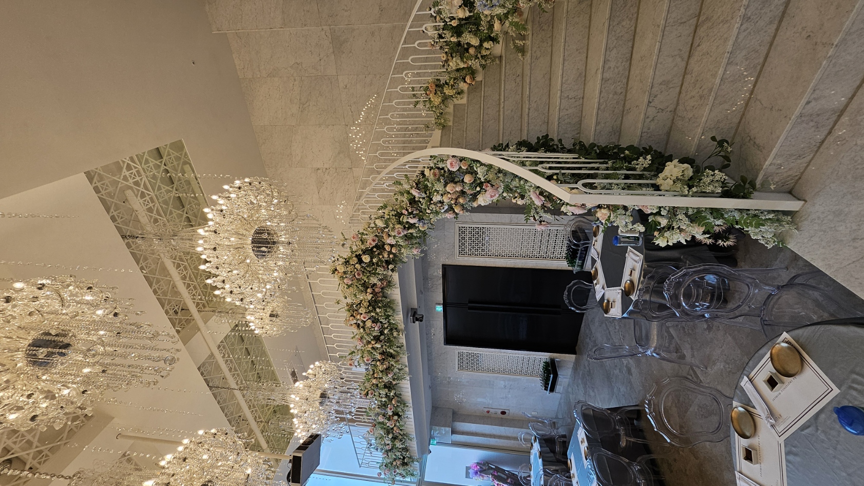 륜웨딩 실내 버진로드